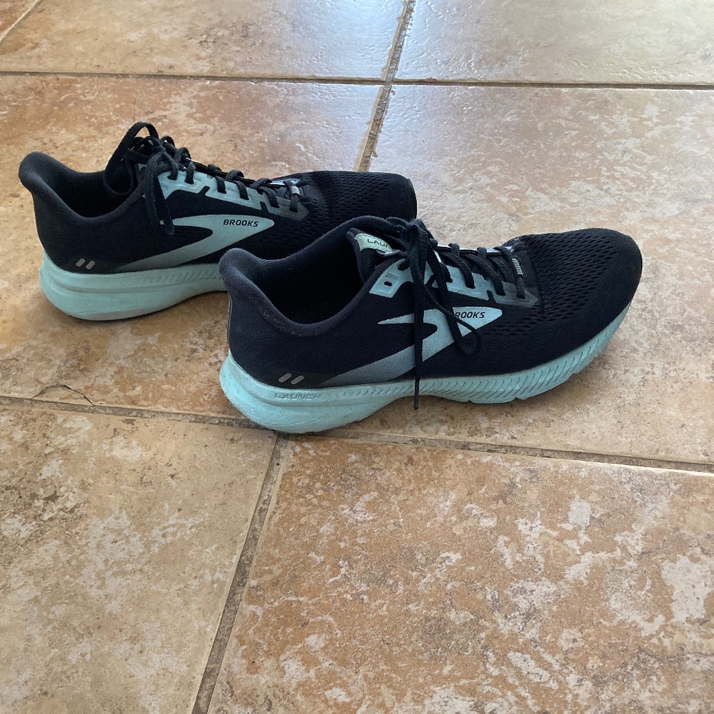 Brooks size 9 (Launch 8)